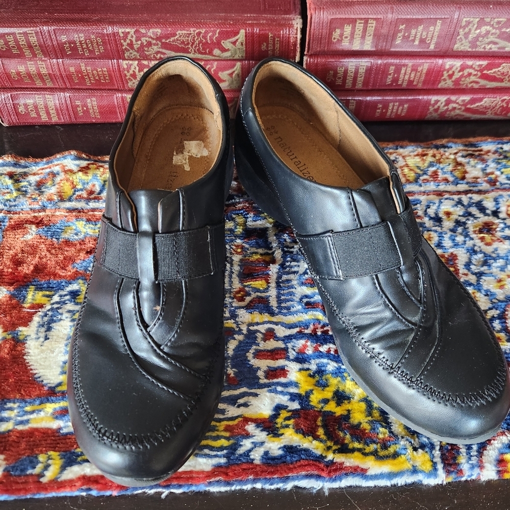 Naturalizer Black Slip-On Comfort Shoes – Women’s Size 6.5